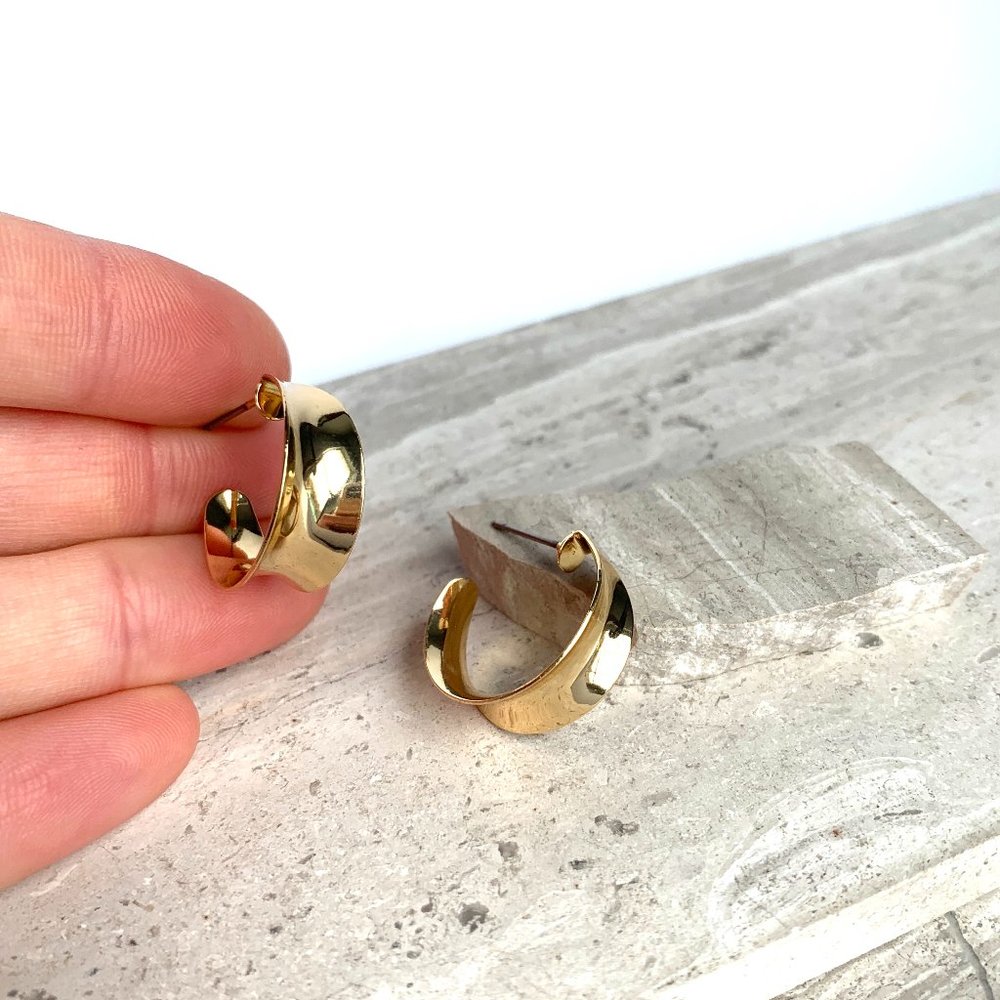 NEW ~ Anthropologie Gold Ribbon Hoop Earrings - Picture 4 of 12